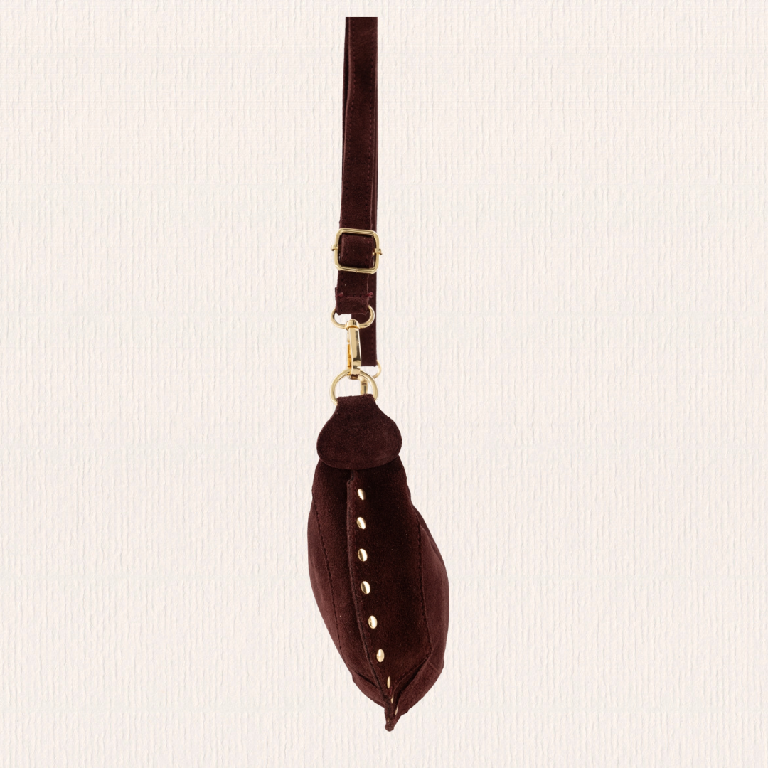 Suéde schoudertas met studs bordeaux