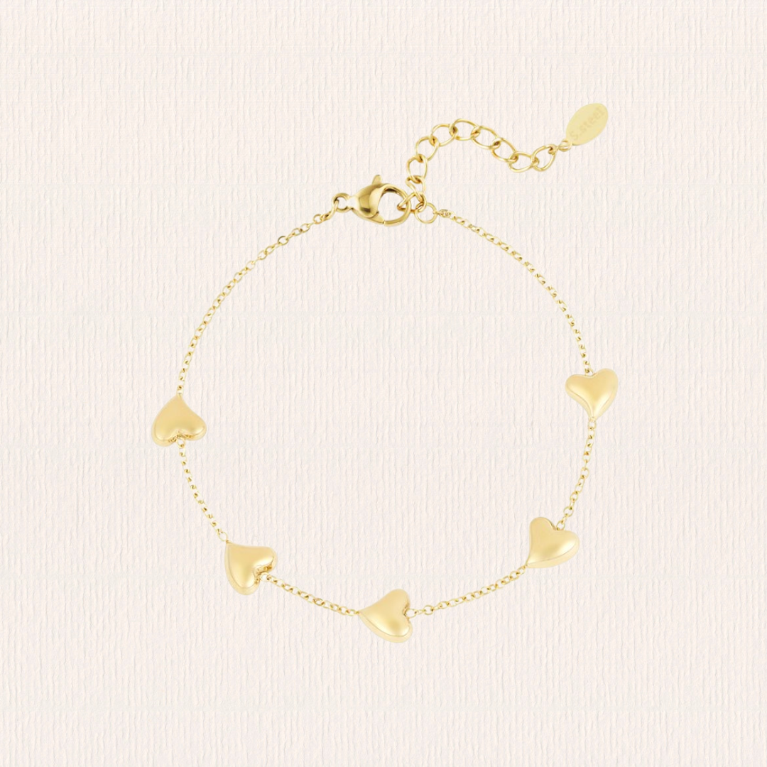 Armband met kleine hartjes