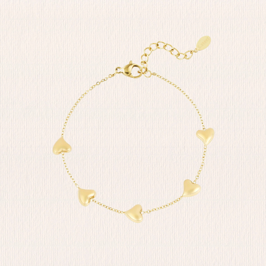 Armband met kleine hartjes