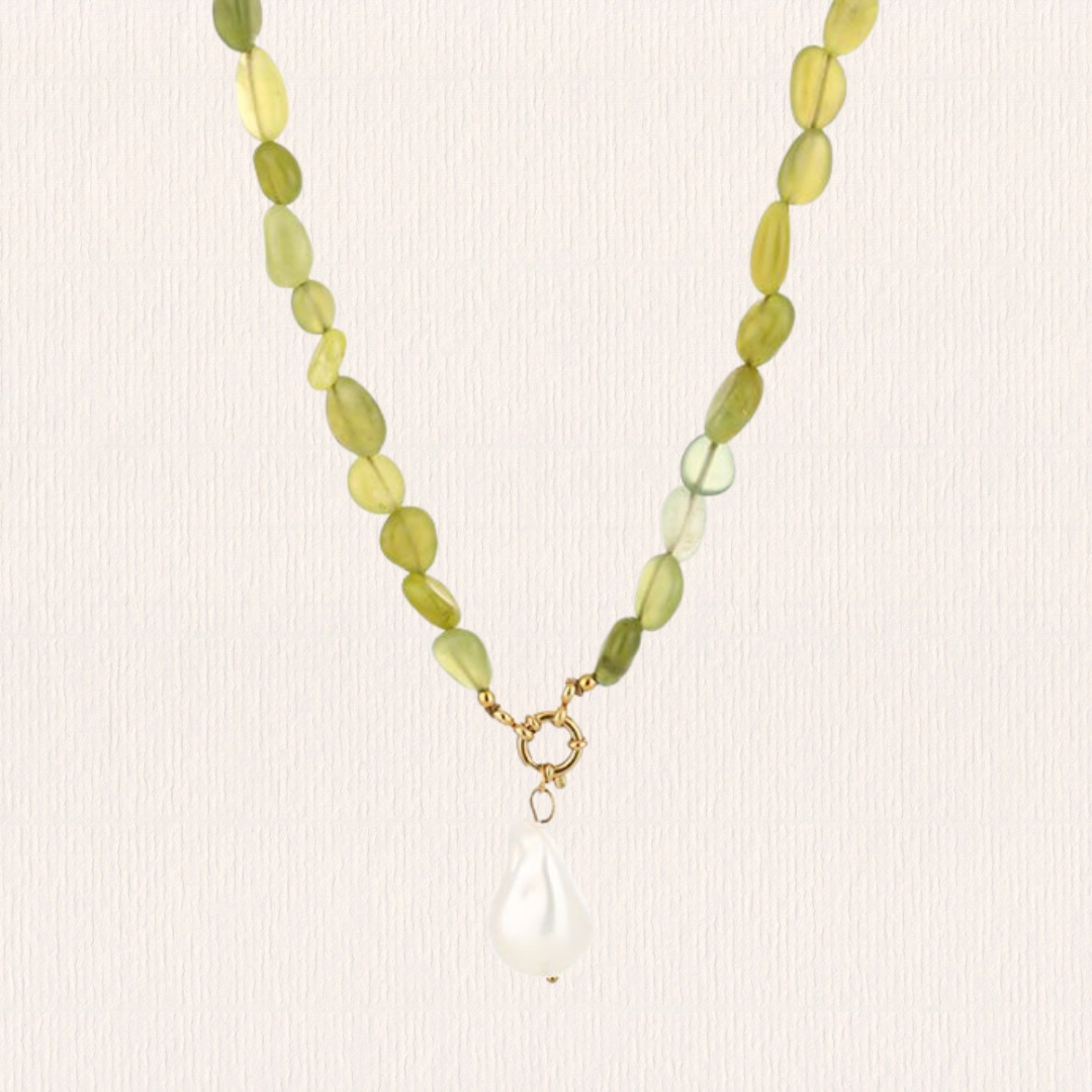 Groene kralenketting met parel bedel