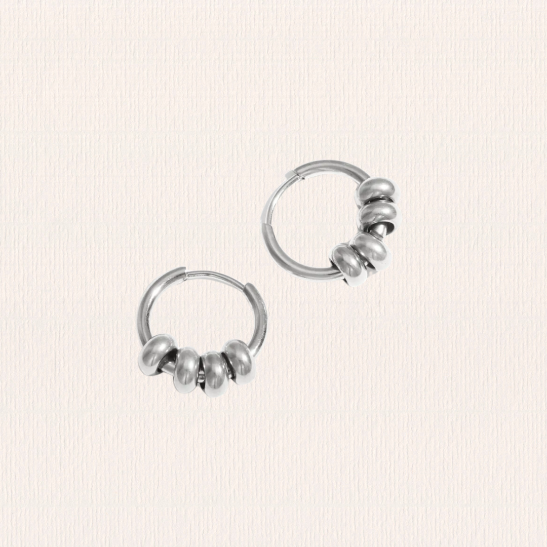 Kleine hoops met kraaltjes