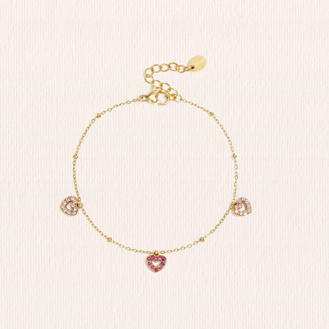 Armband met roze hartjes
