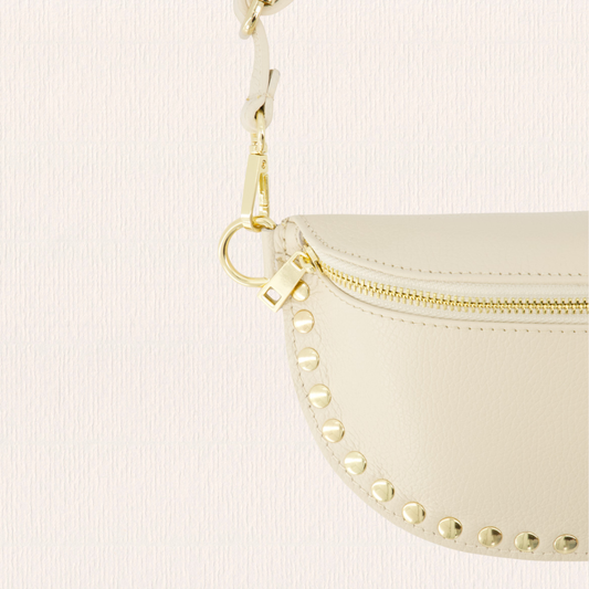 Leren heuptas met studs creme