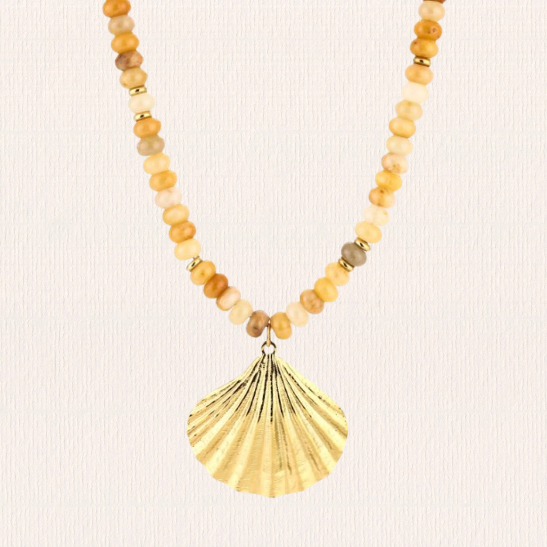 Kralenketting met schelpbedel geel