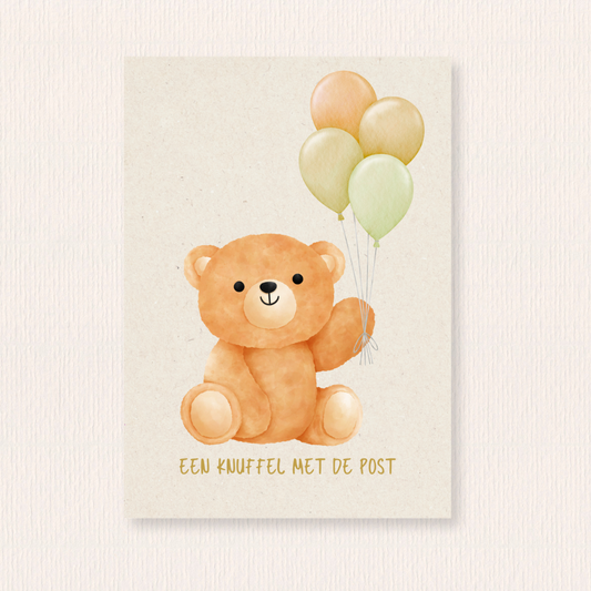 Een knuffel met de post kaart