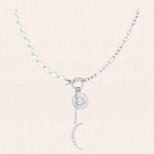 Parel ketting met maan bedeltje