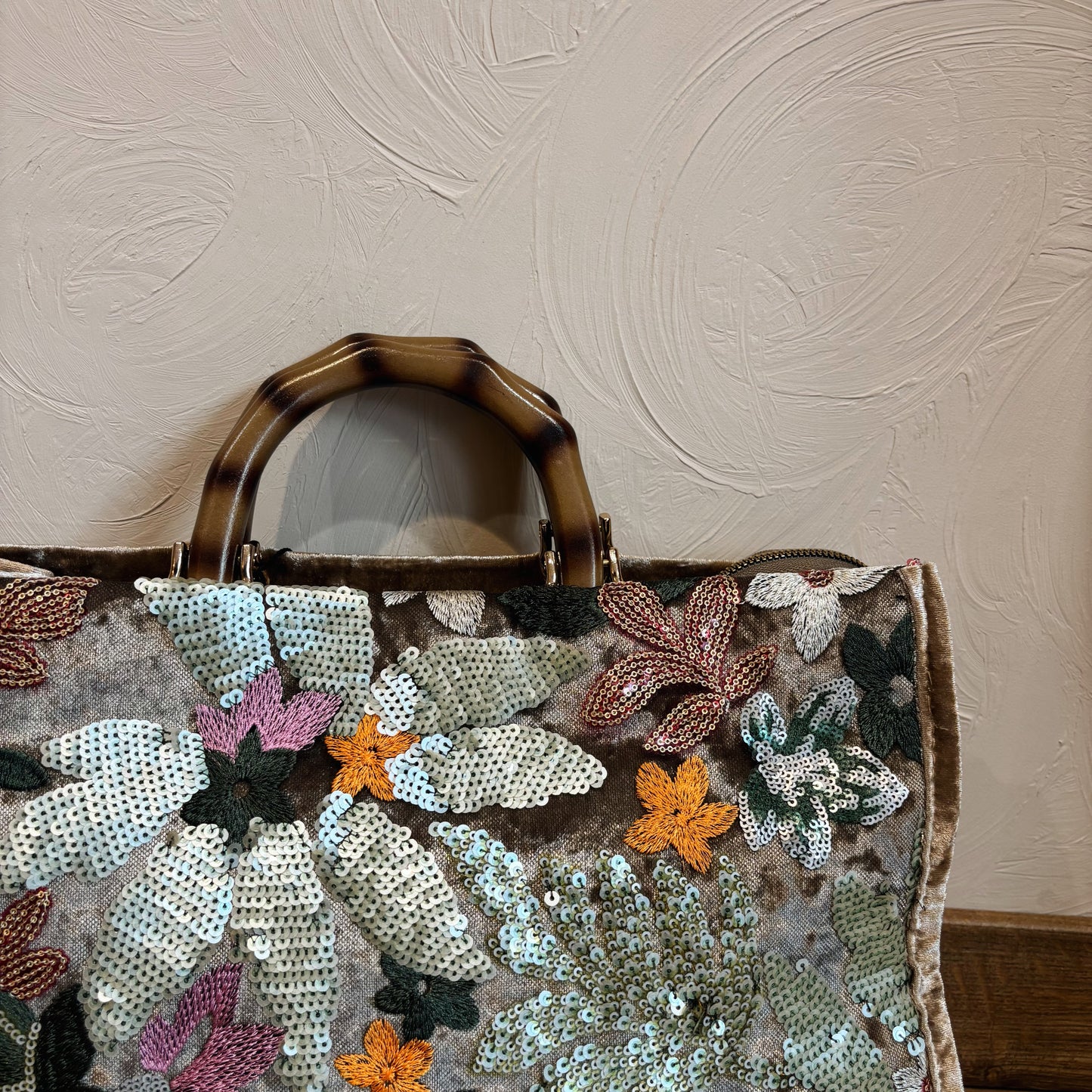 Beige tas met glitter borduursel