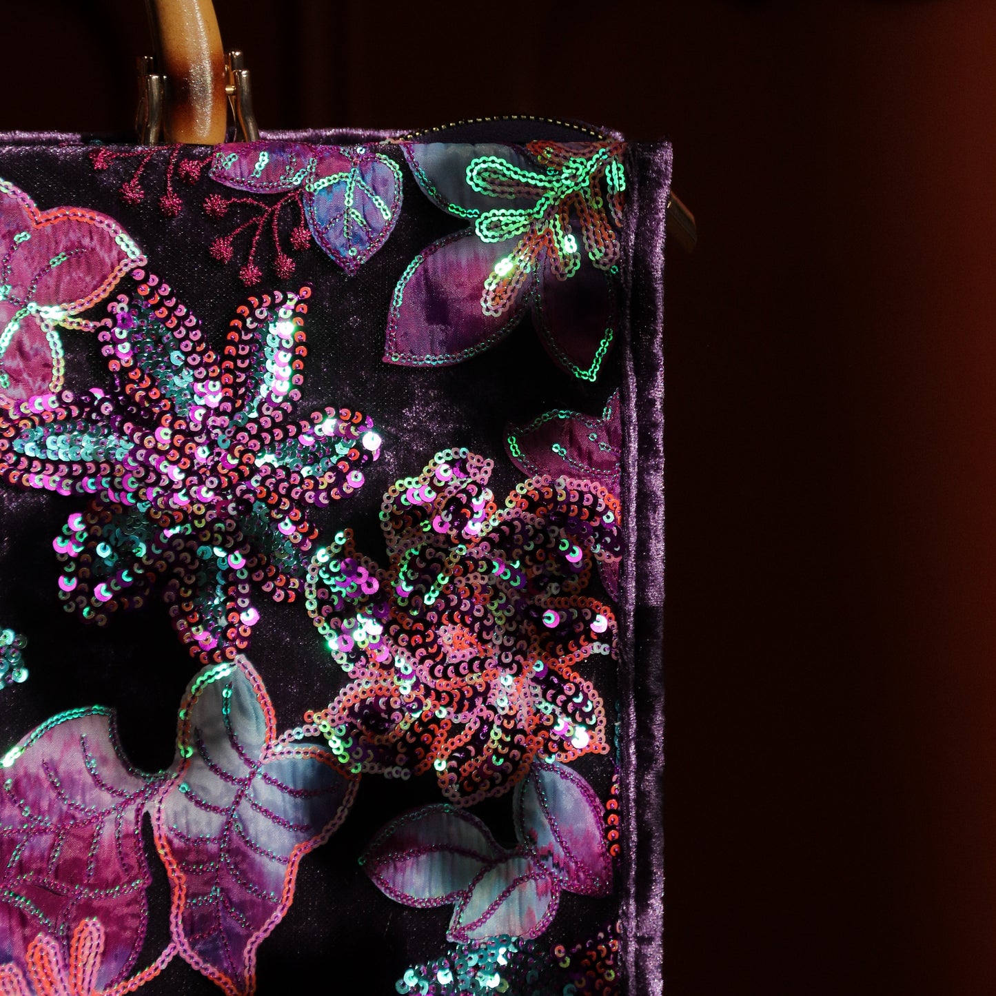 Paarse tas met glitter borduursel
