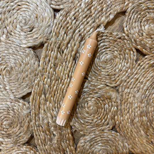 Beige bloemenkaars