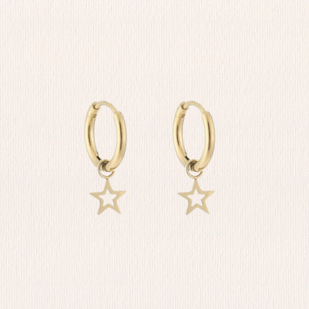 Gouden oorbel met bloembedel