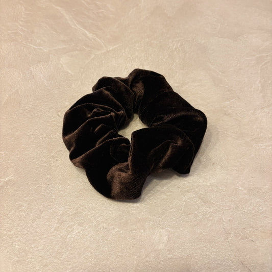 Donkerbruine scrunchie