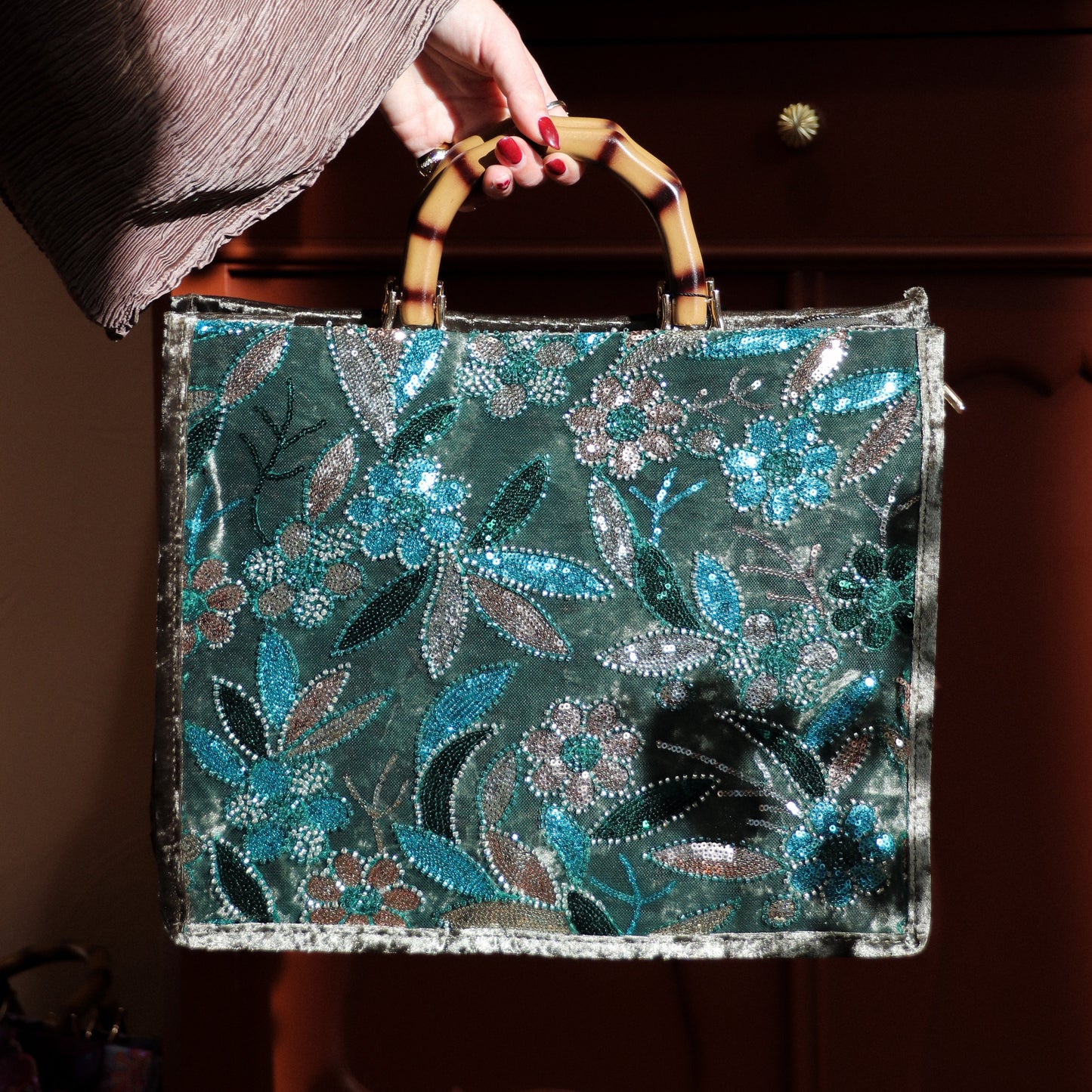 Groene tas met glitter borduursel