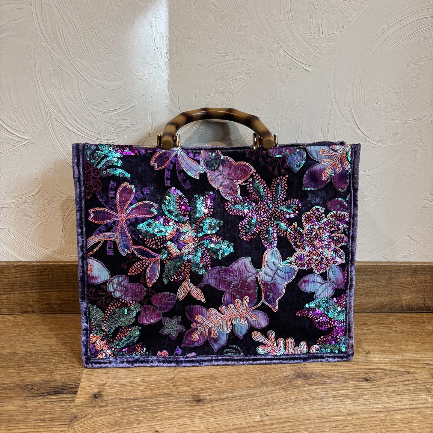 Paarse tas met glitter borduursel