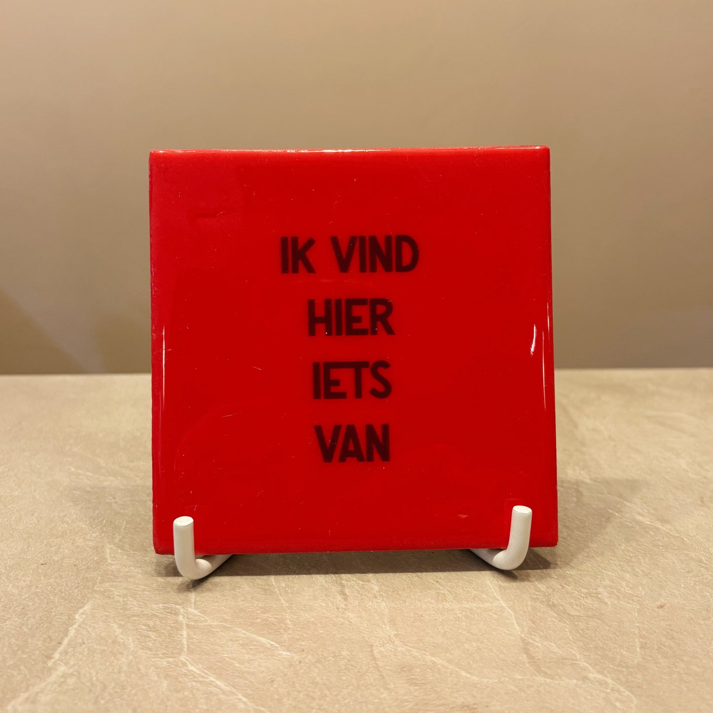 Ik vind hier iets van tegeltje