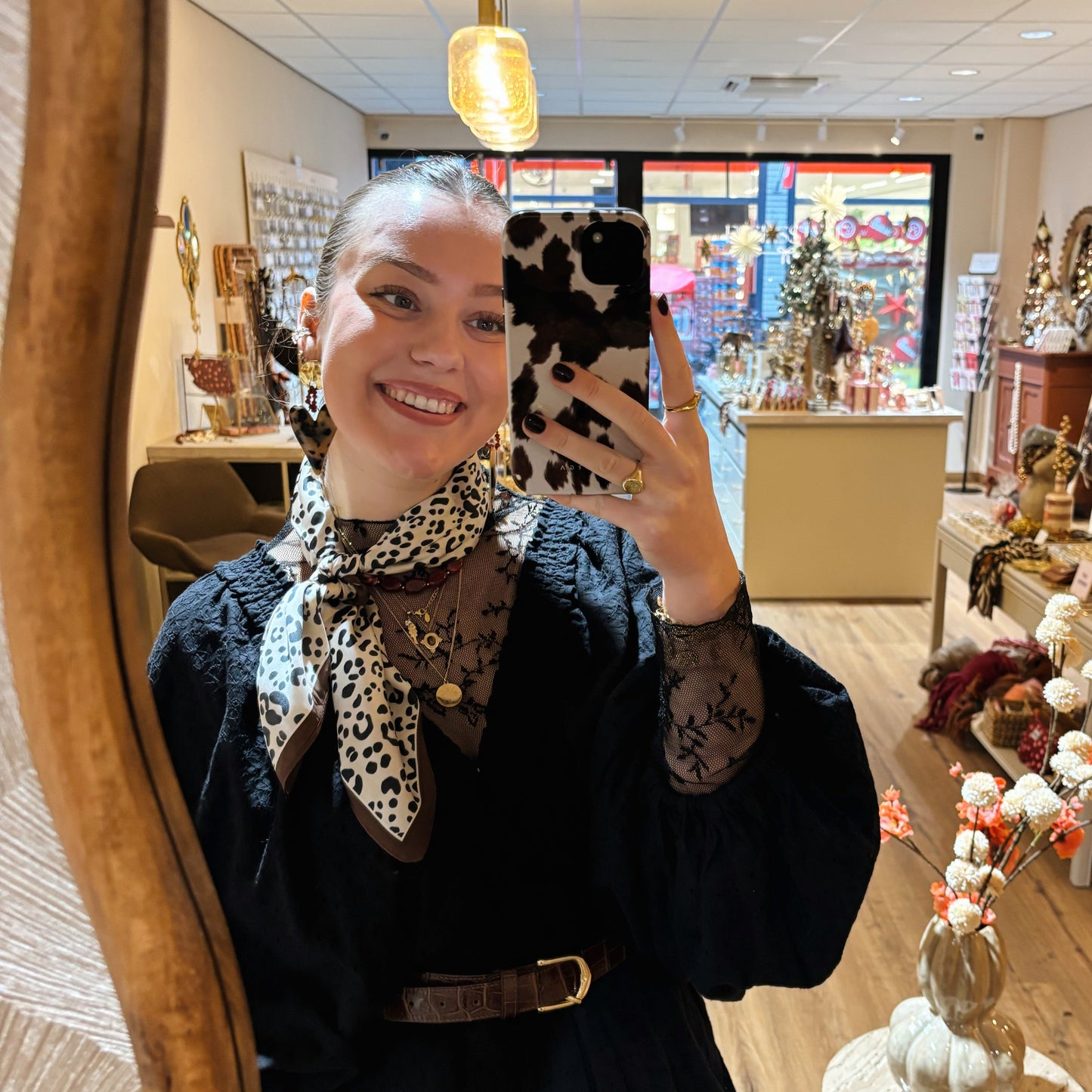 Beige panterprint twilly