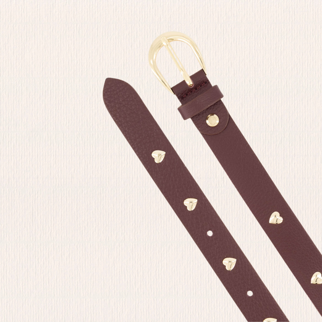 Leren riem met hartjes studs bordeaux