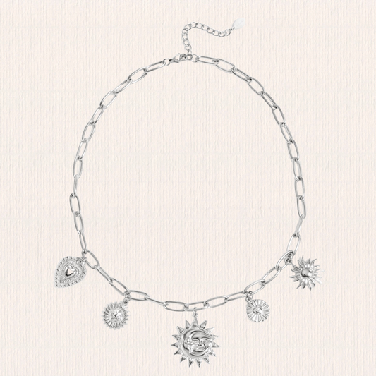 Ketting met zonnetjes en hartjes