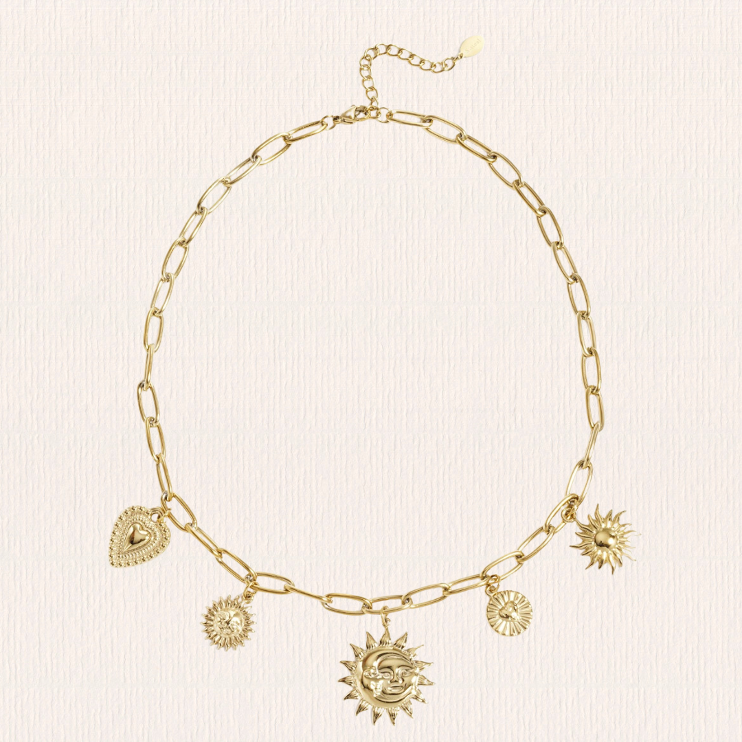 Ketting met zonnetjes en hartjes