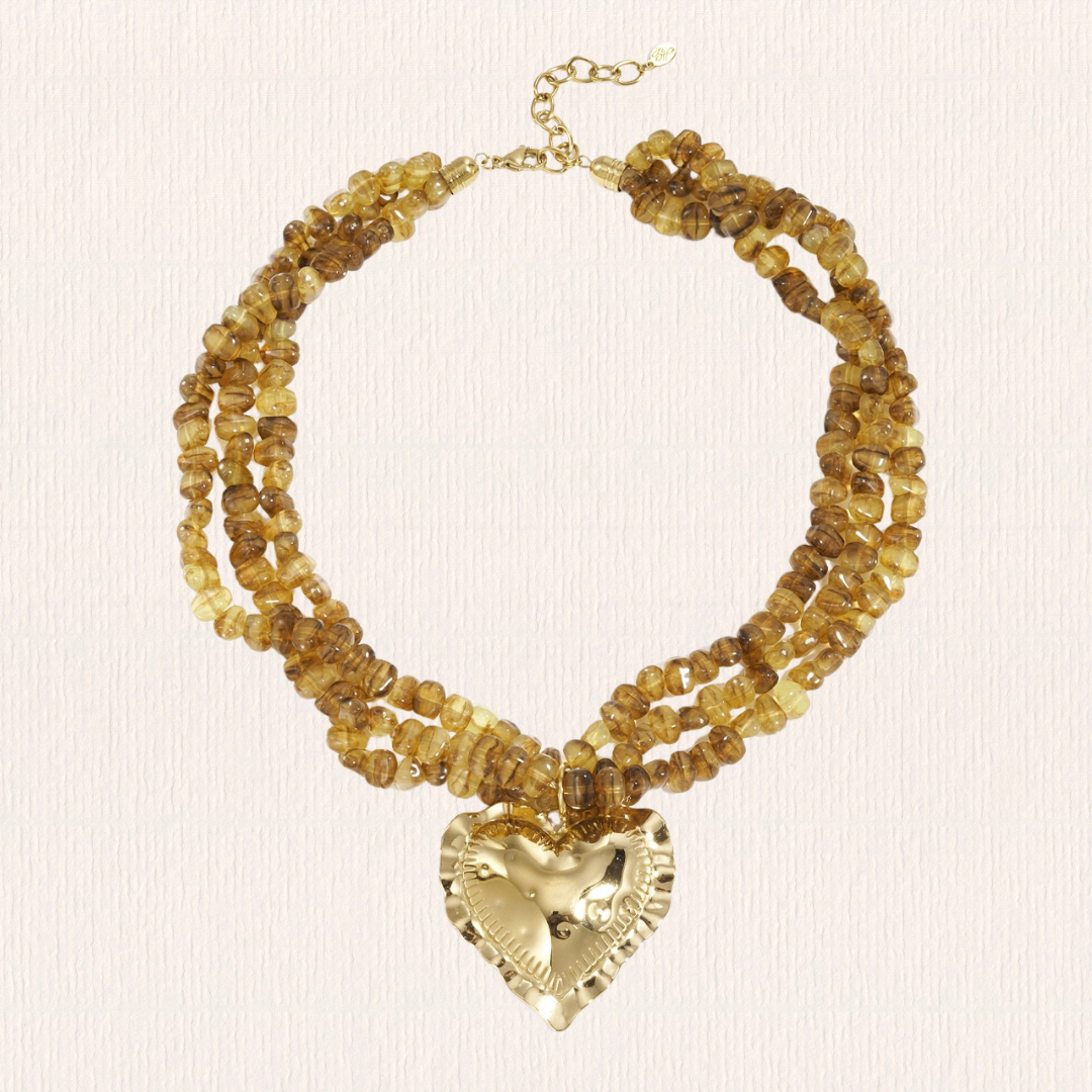 Khaki kralenketting met hartjes bedel