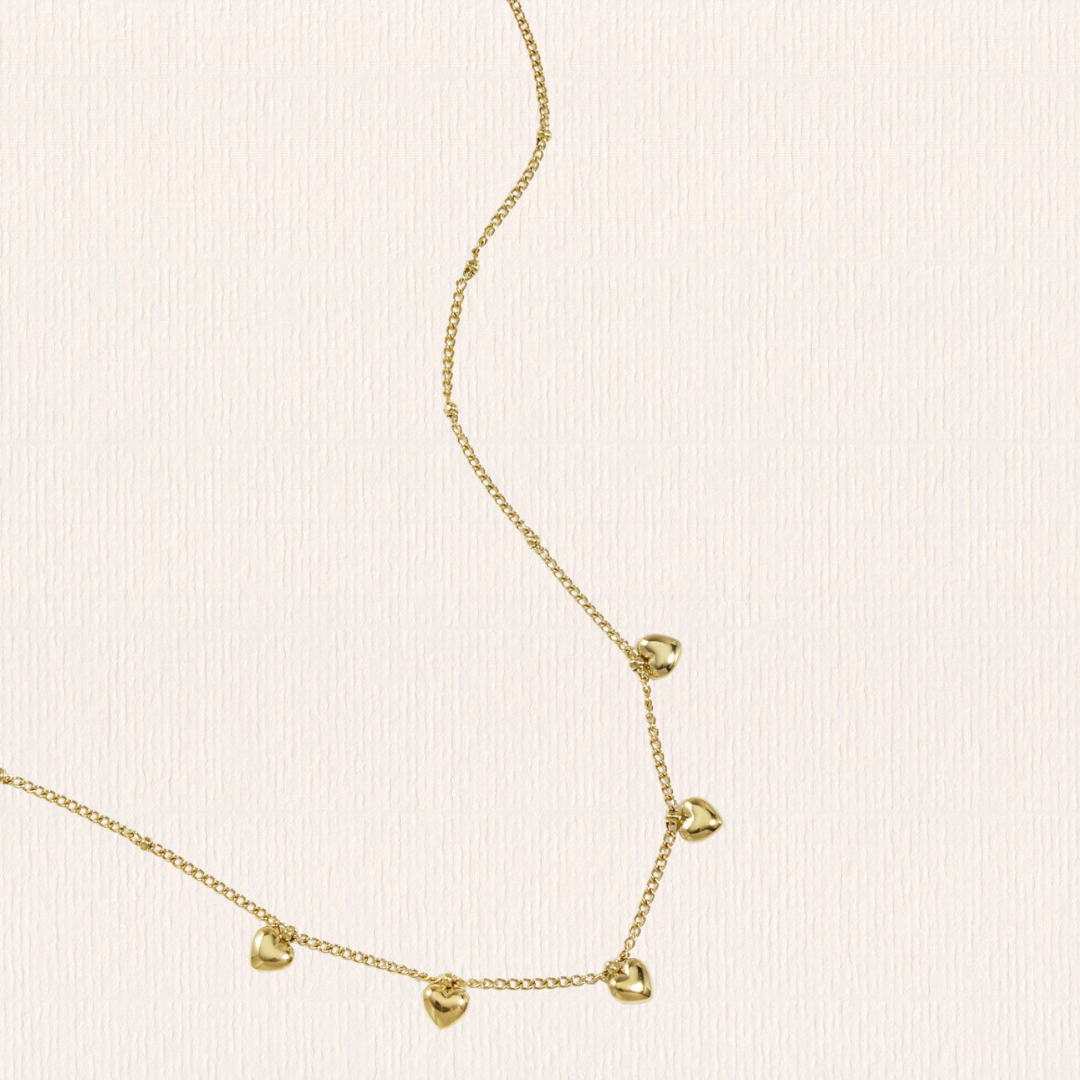 Minimalistische ketting met kleine hartjes