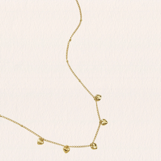 Minimalistische ketting met kleine hartjes