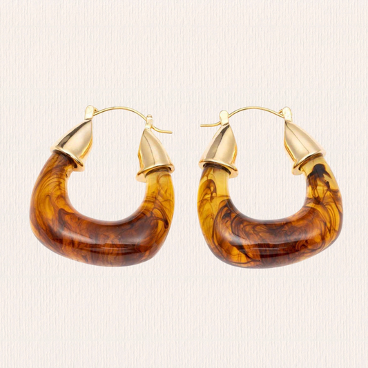 Bruine oorbellen druppel