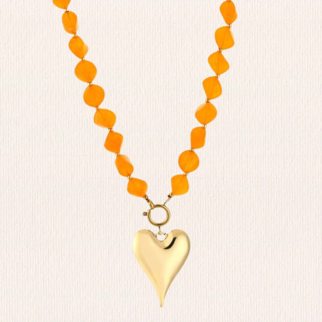 Hartjes ketting met bedel oranje