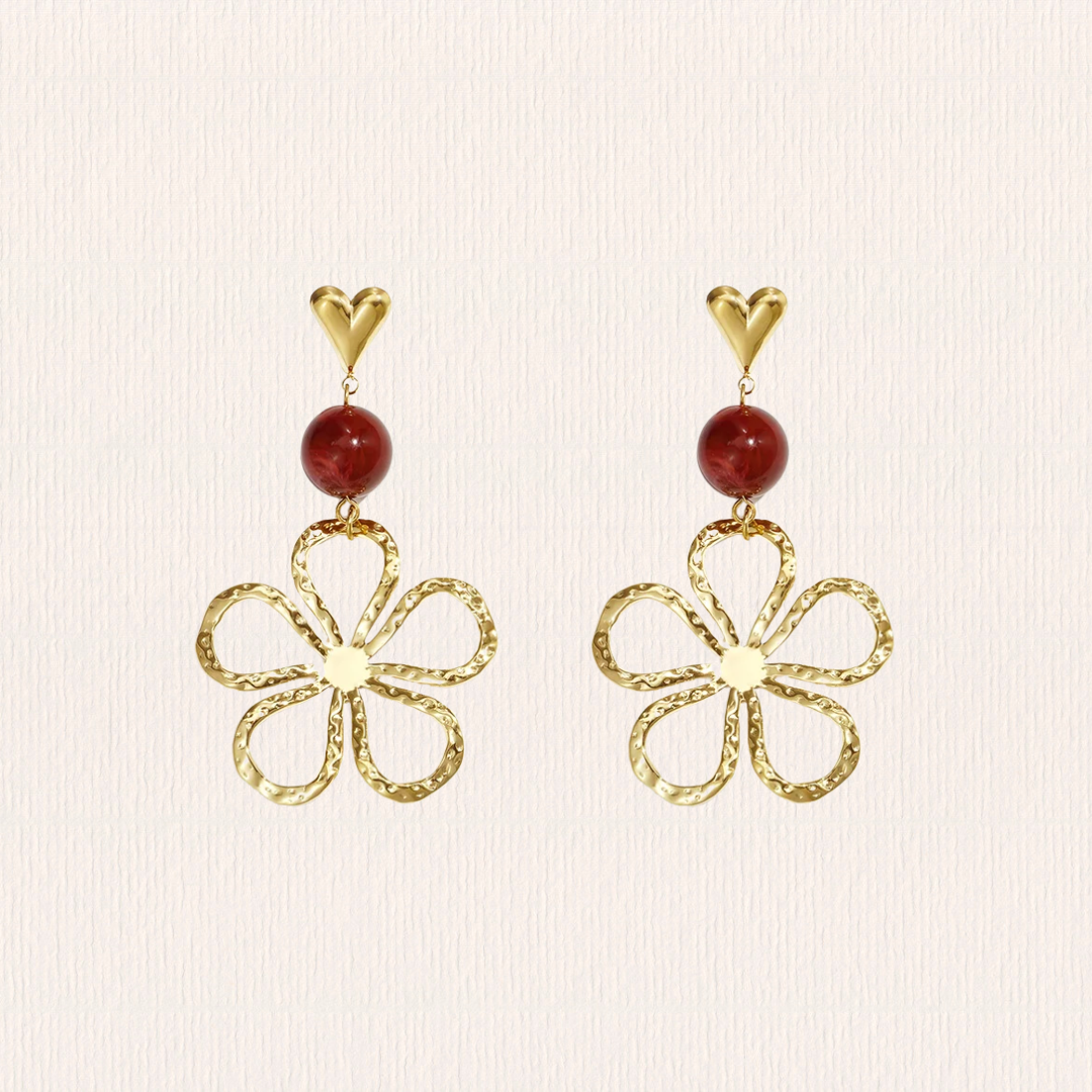 Bloemenoorbellen met rood steentje