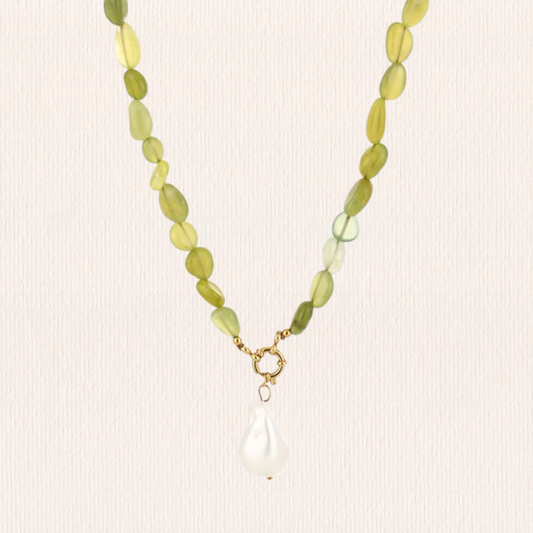 Groene kralenketting met parel bedel