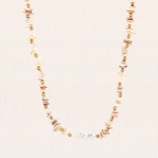 Schelpenketting met parelbedel beige