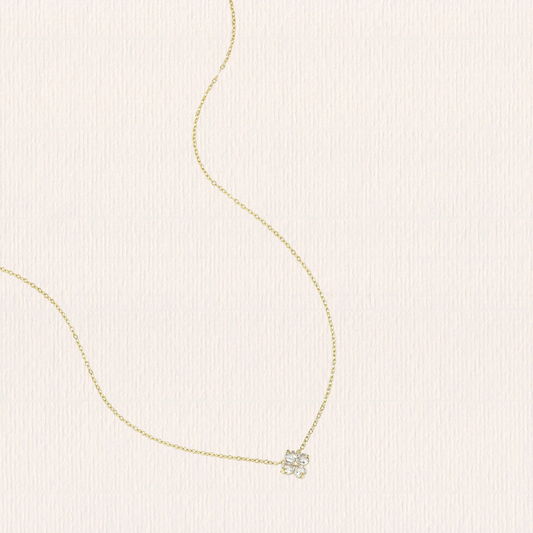Ketting met zirconium klavertje vier