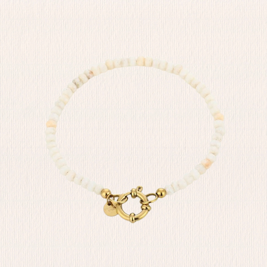 Creme witte natuursteen armband