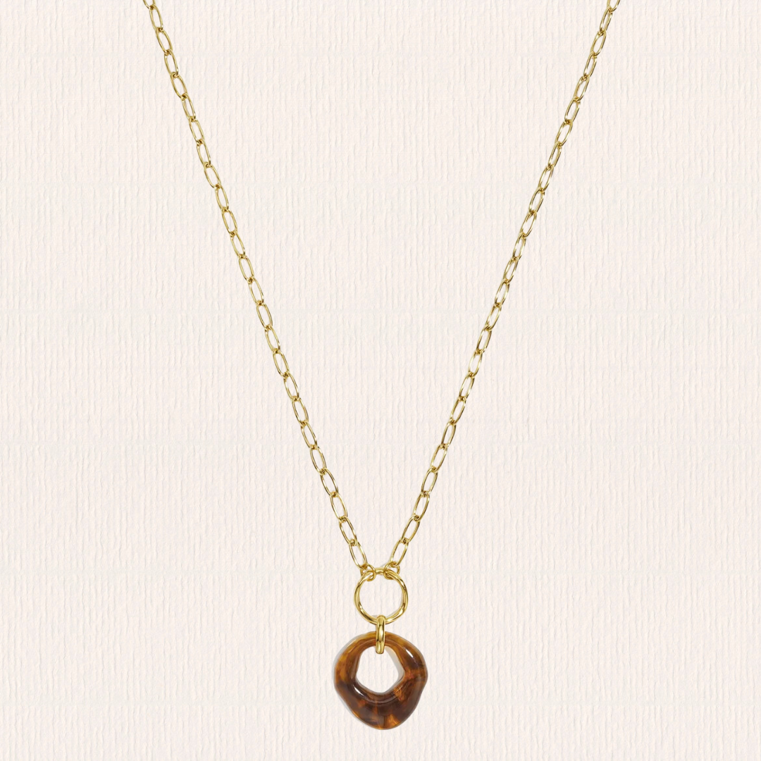 Lange ketting met bruine bedel