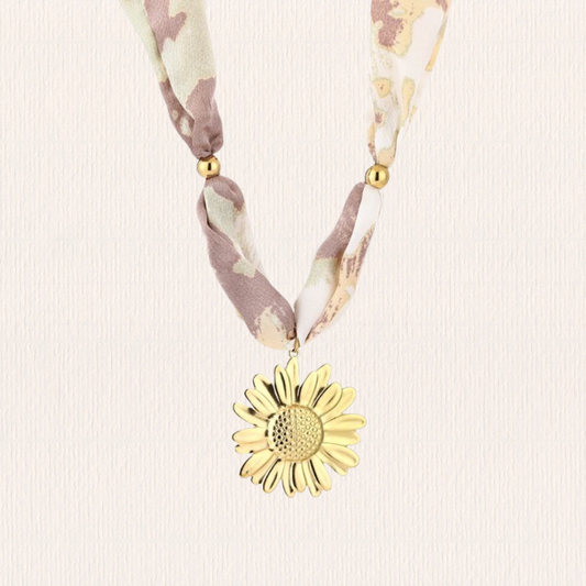 Paarse ketting met bloembedel