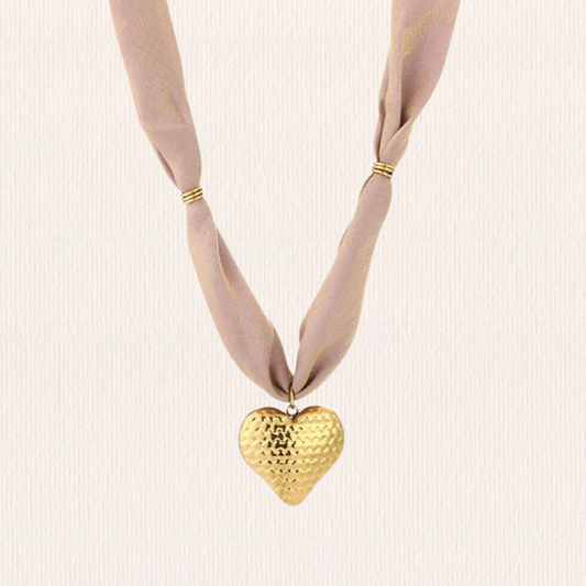 Paarse ketting met hartbedel