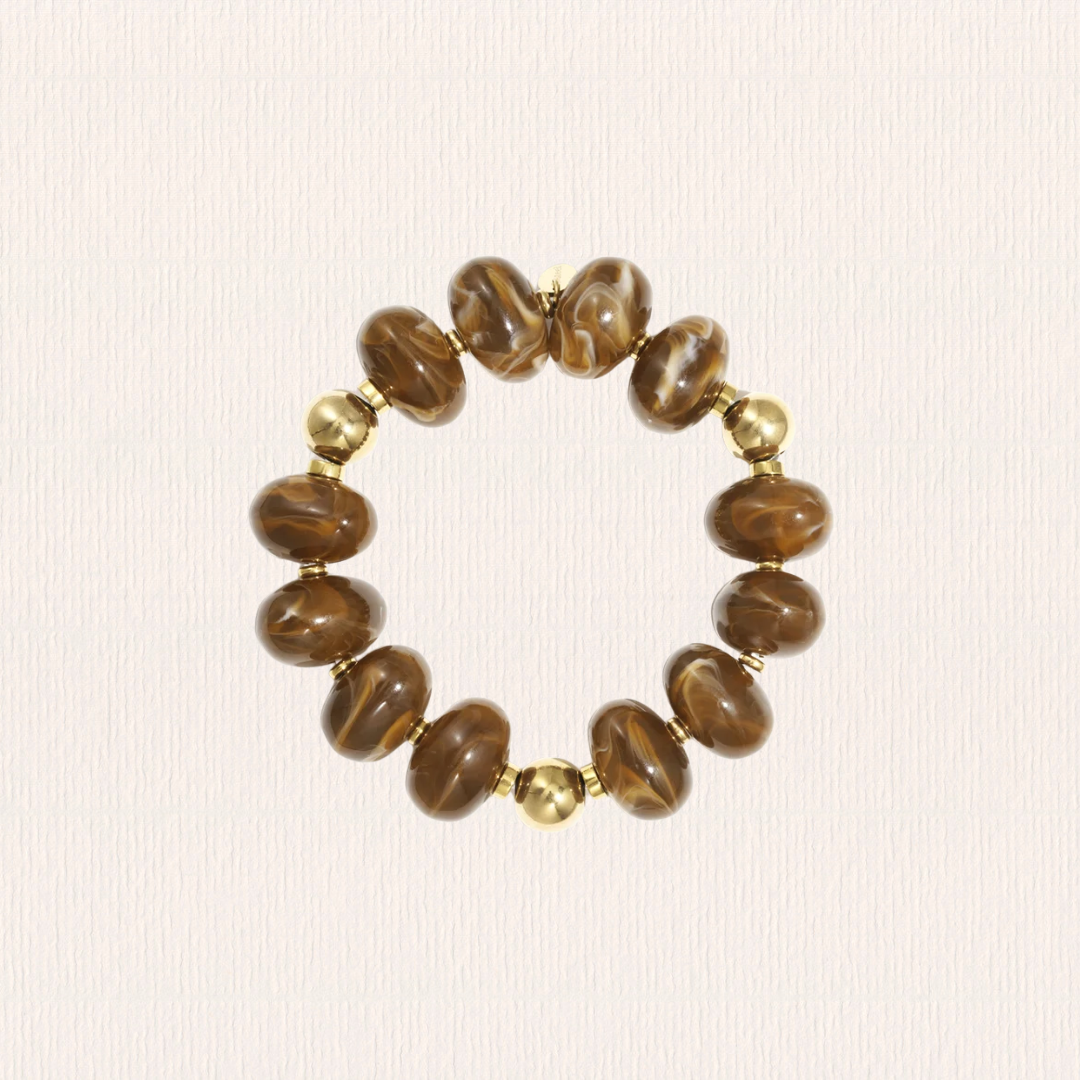 Lichtbruine kralenarmband (op elastiek)