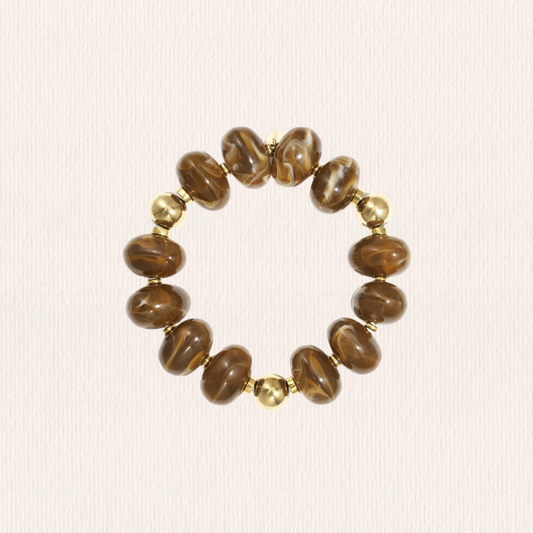 Lichtbruine kralenarmband (op elastiek)