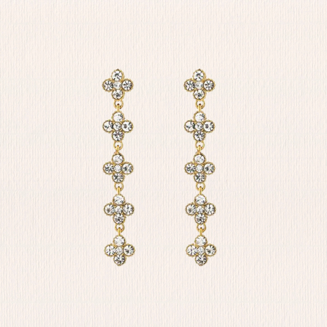 Gouden met witte klaveroorbellen