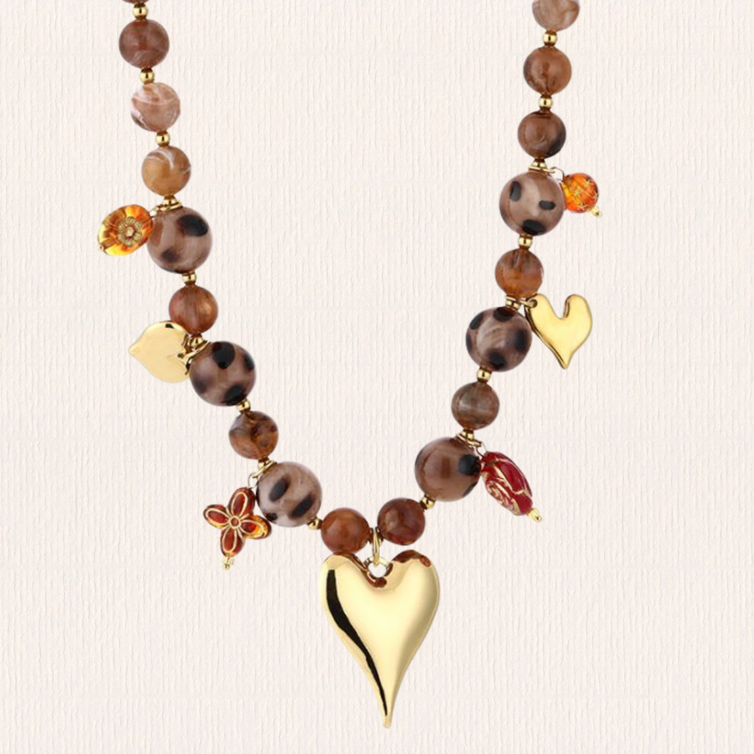 Bruine kralenketting met bedels