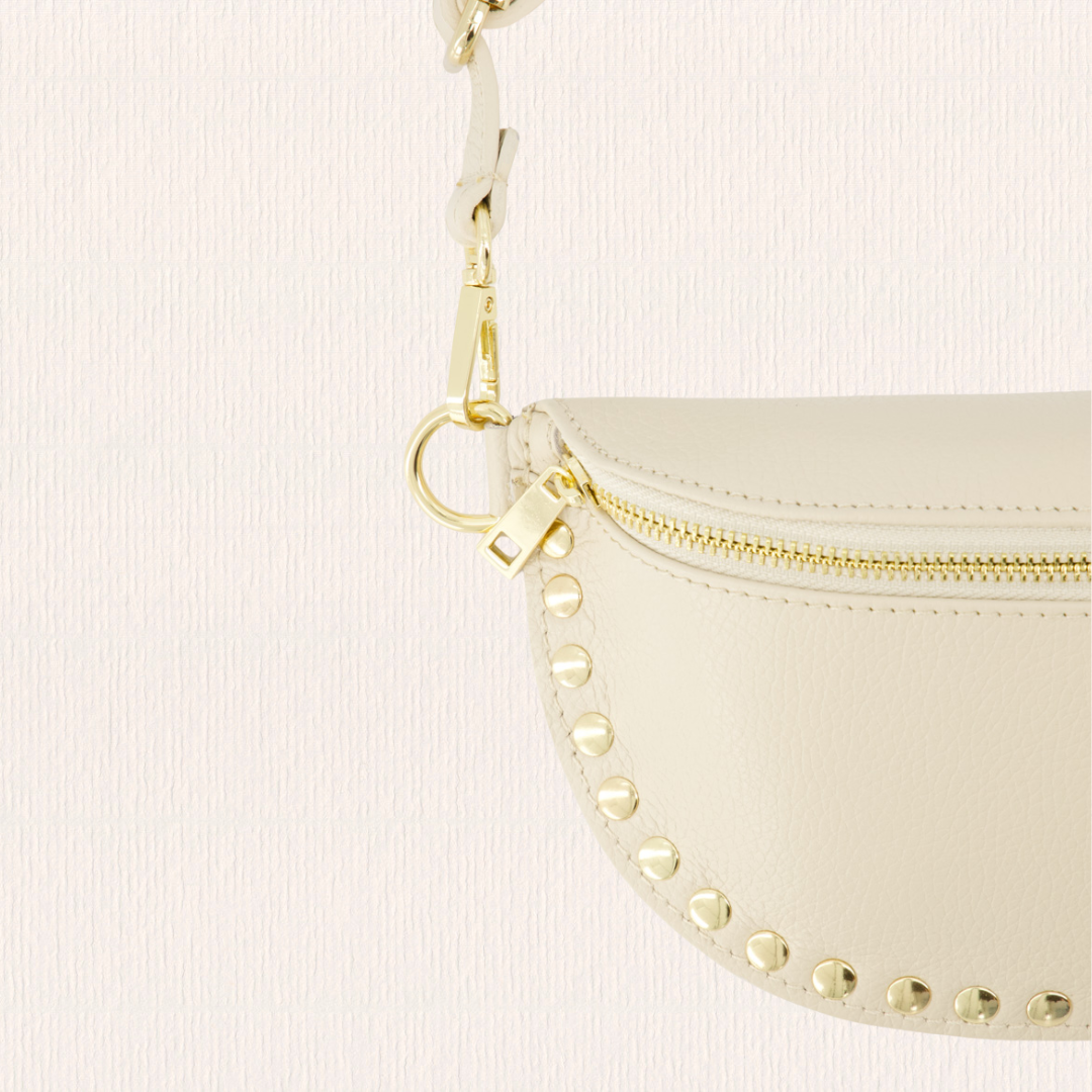 Leren heuptas met studs creme