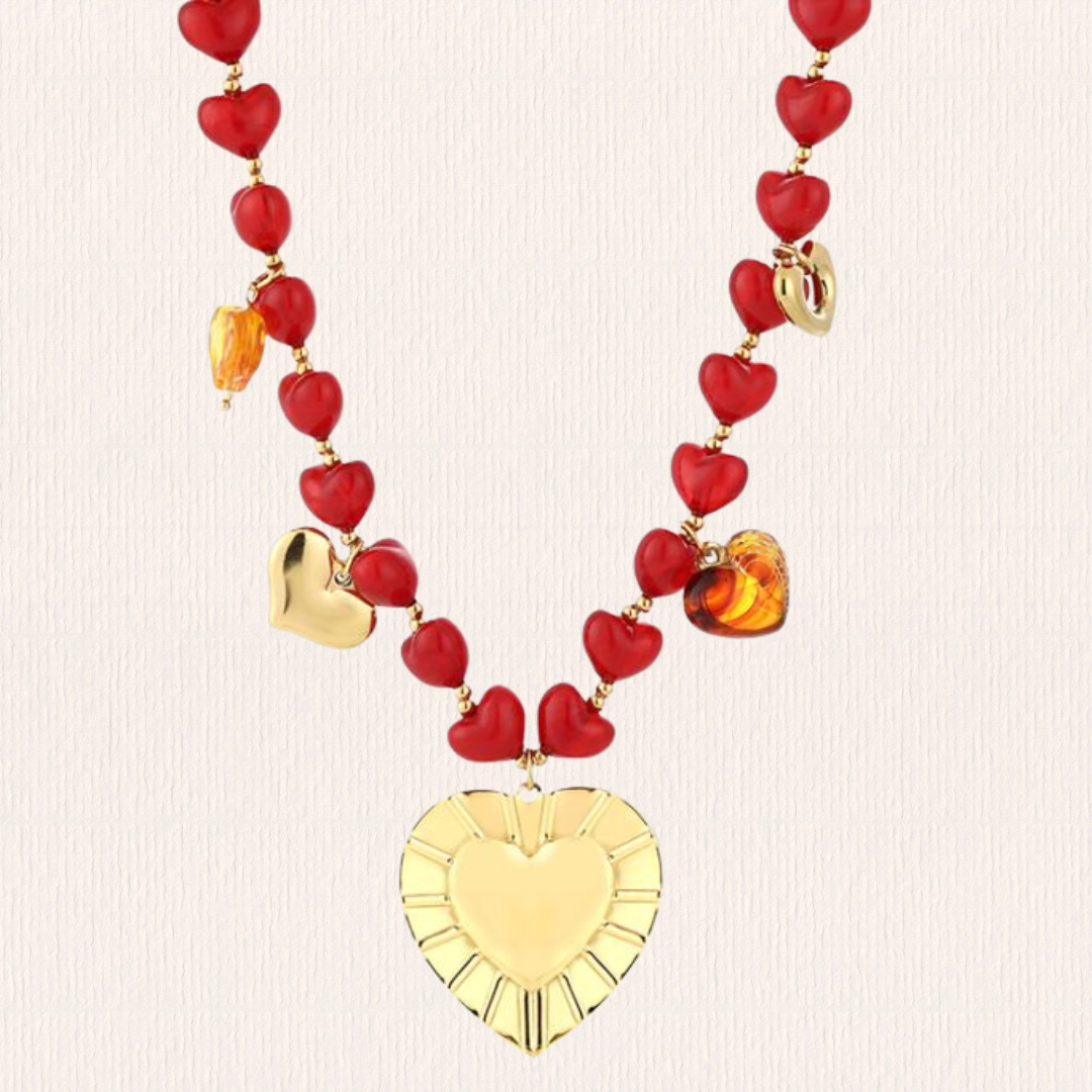 Rode kralenketting met hartjes