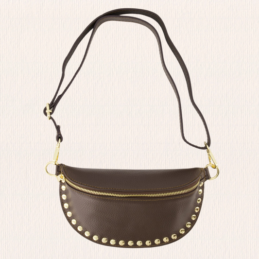 Leren heuptas met studs donkerbruin