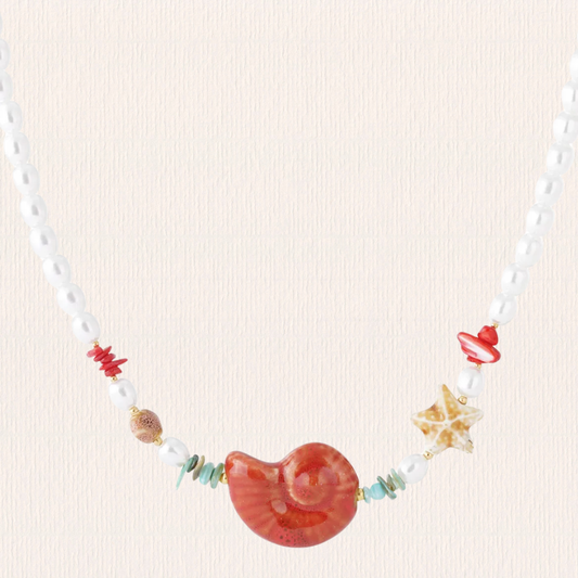 Parelketting met schelpen