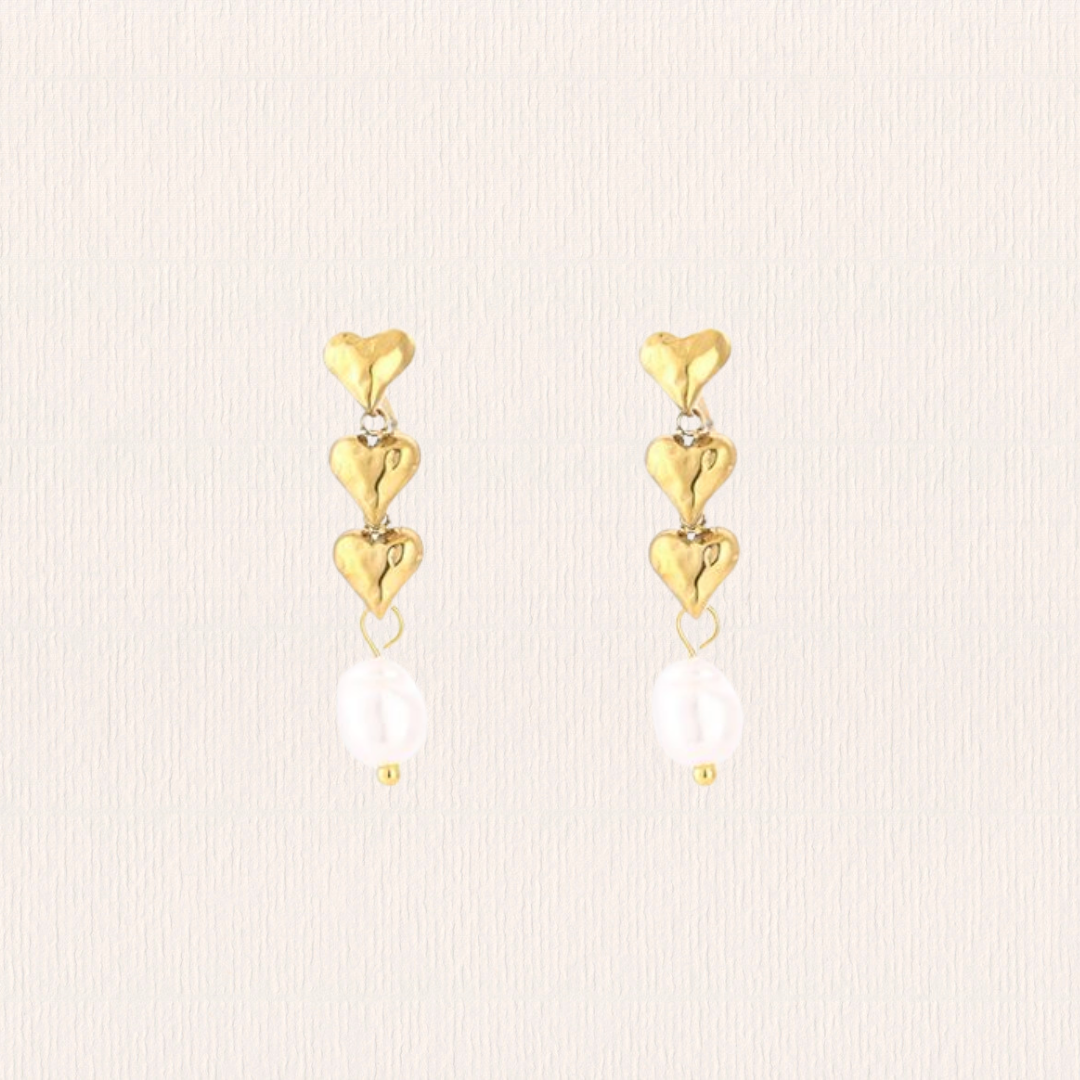Gouden oorbellen met hartjes en parels