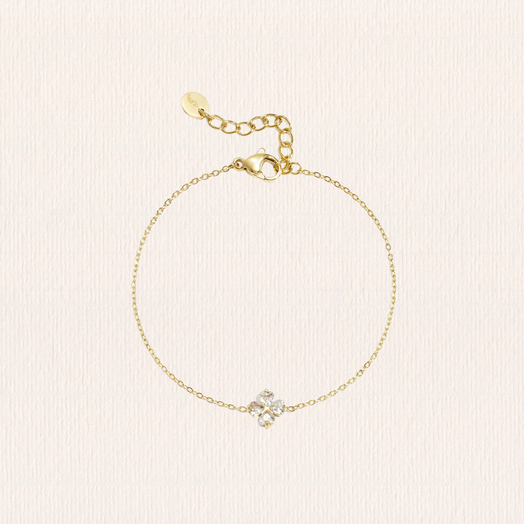 Armband met speelse bloemen