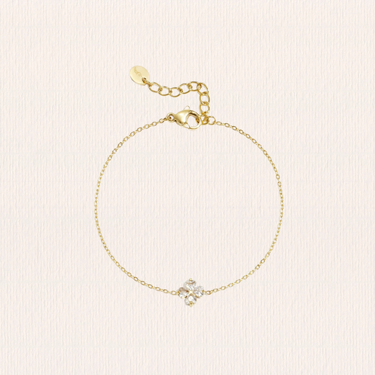 Armband met speelse bloemen