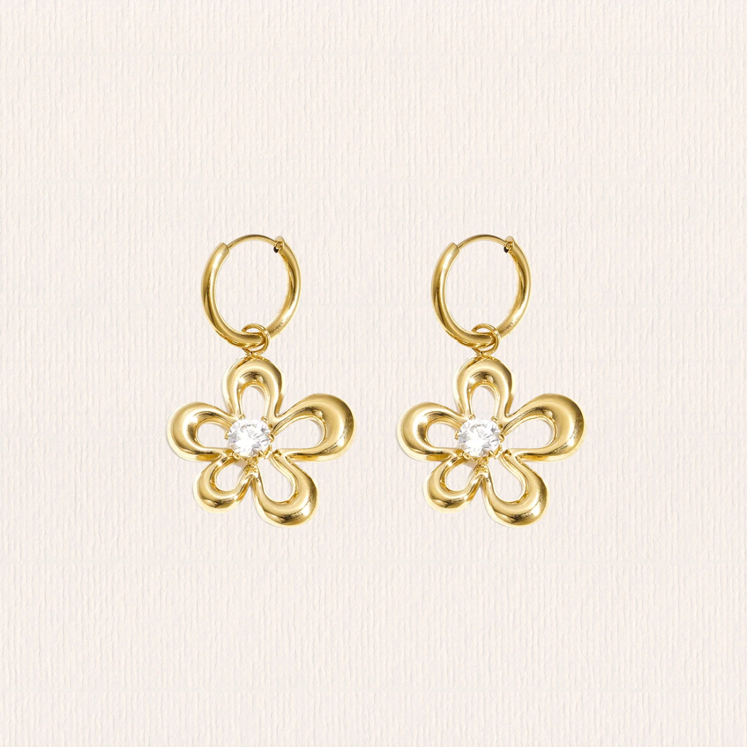 Gouden oorringen met bloem