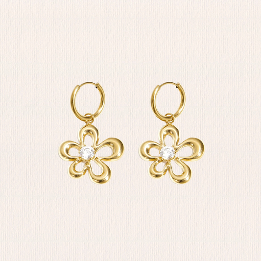 Gouden oorringen met bloem