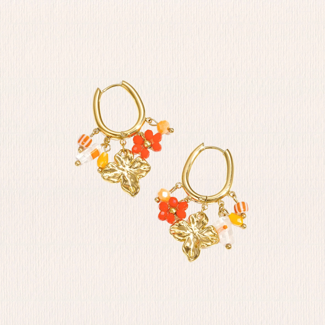 Gouden oorringen met oranje hangertjes