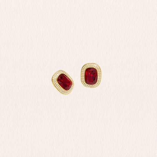Oorknopjes met rood steentje